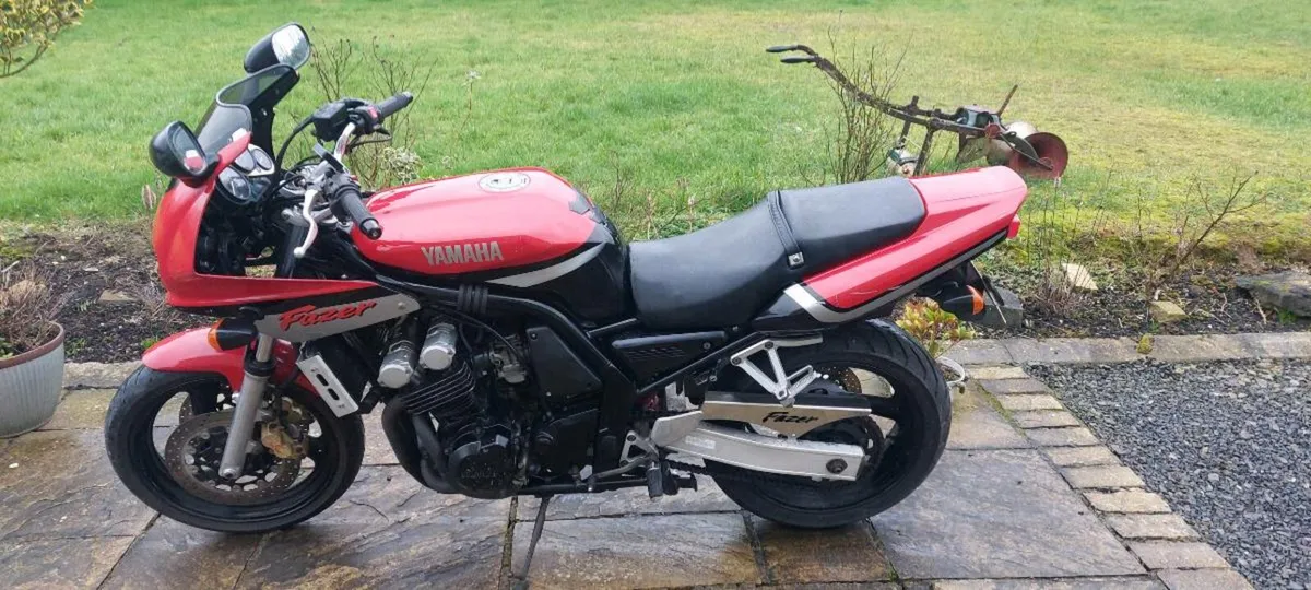 YAMAHA FAZER 400 - Image 3
