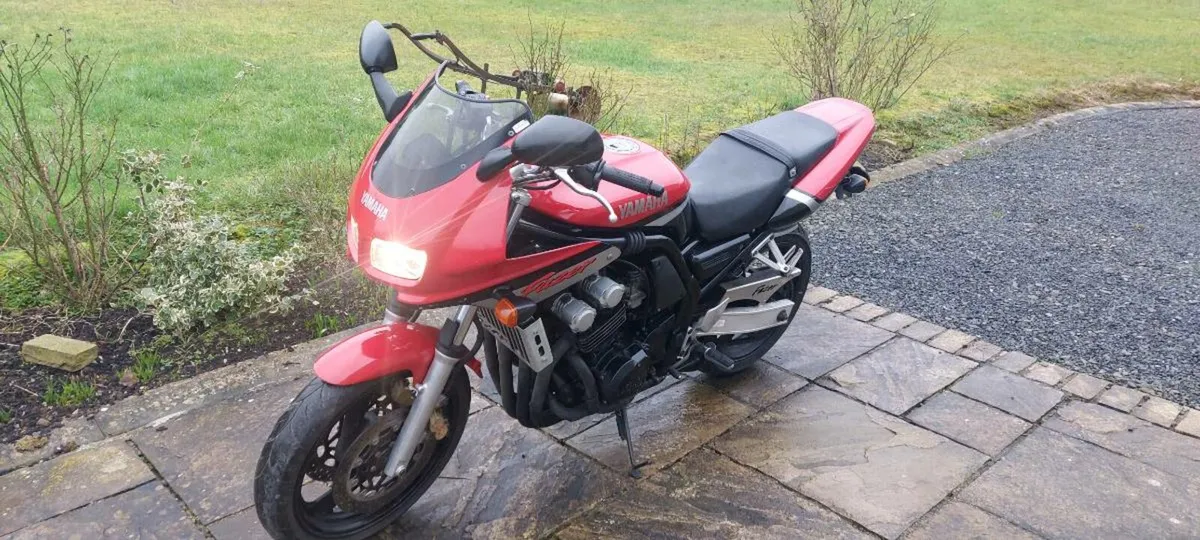 YAMAHA FAZER 400 - Image 4
