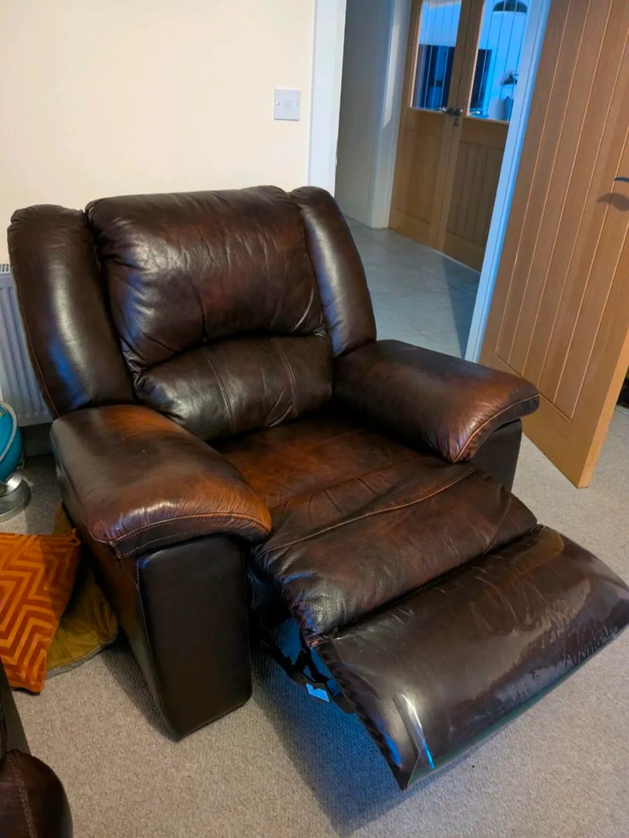 Luxury Leather Recliner Set (3-1-1) - Image 2