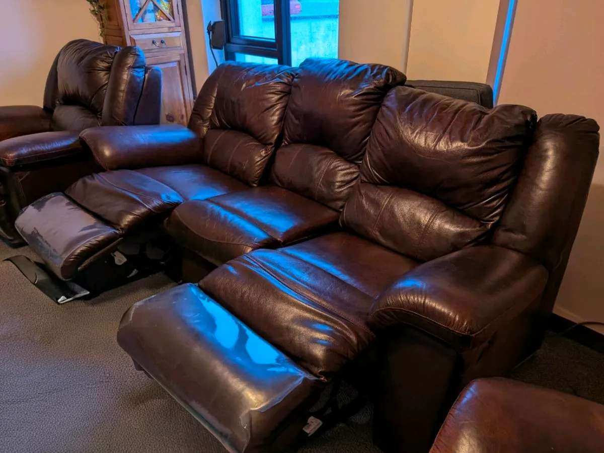 Luxury Leather Recliner Set (3-1-1) - Image 3