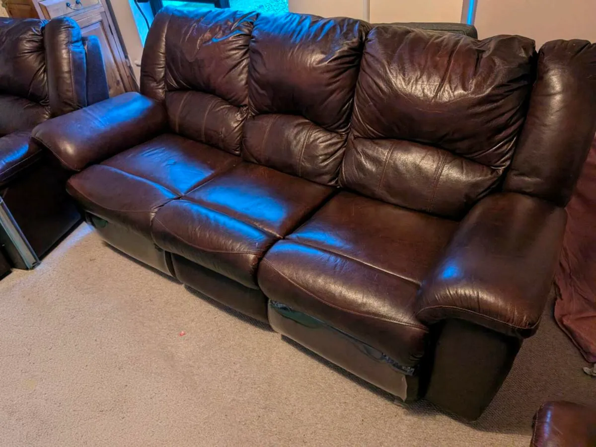 Luxury Leather Recliner Set (3-1-1) - Image 1