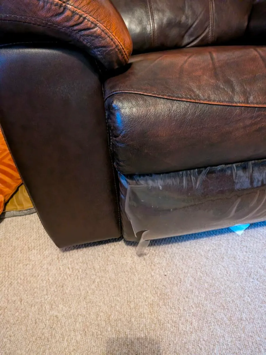 Luxury Leather Recliner Set (3-1-1) - Image 4