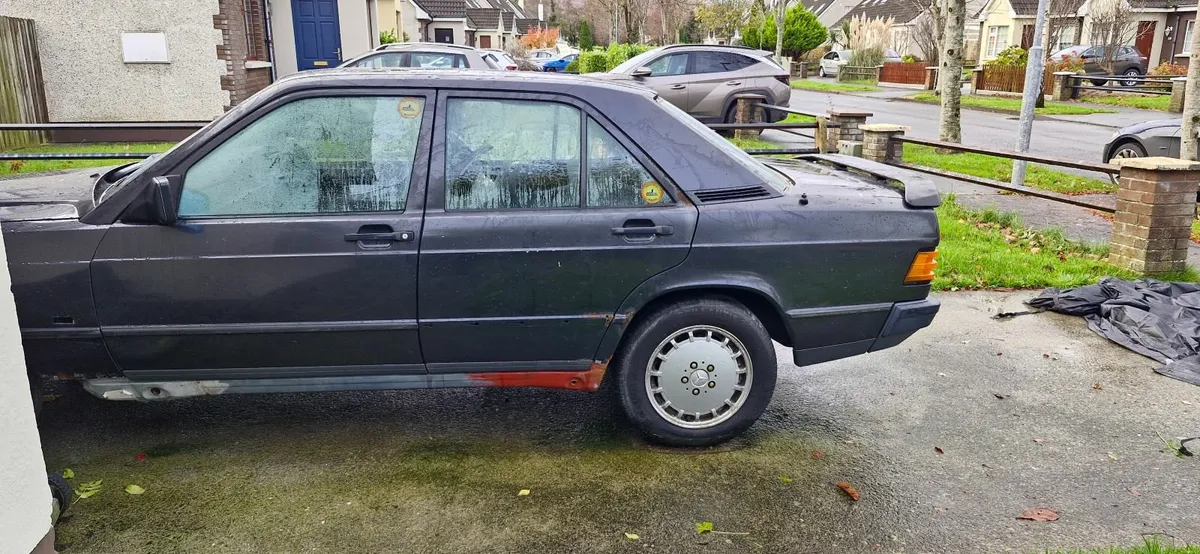 Mercedes-Benz E-Class 1987 - Image 1