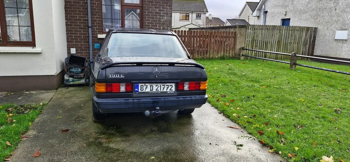 Mercedes-Benz E-Class 1987 - Image 2