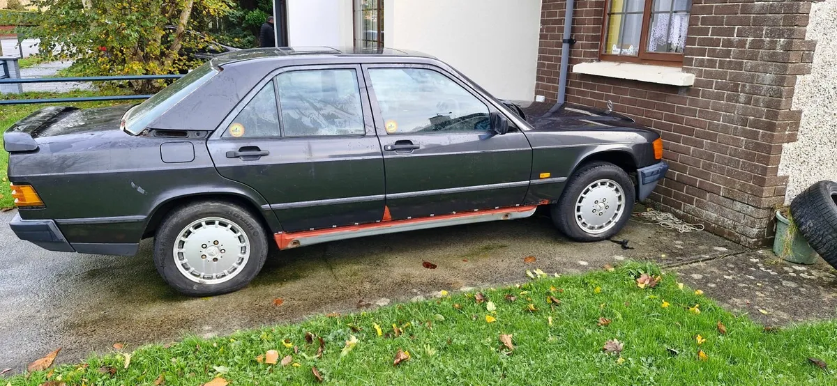 Mercedes-Benz E-Class 1987 - Image 3