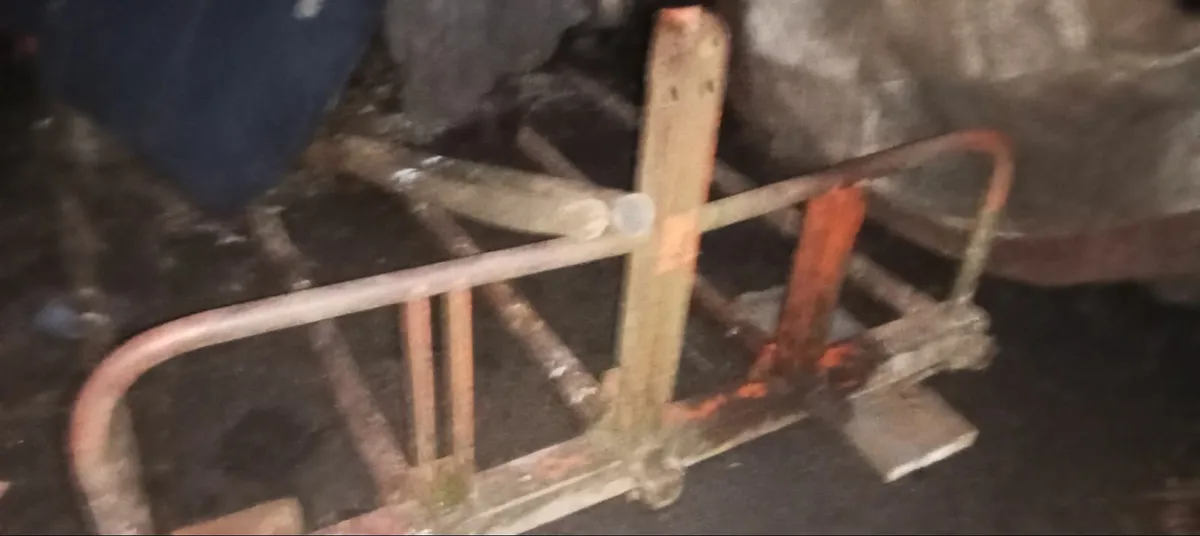 Tractor Tyres / pike lifter - Image 3