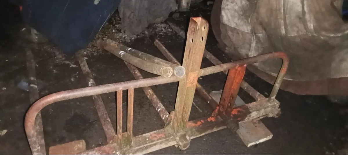 Tractor Tyres / pike lifter - Image 4