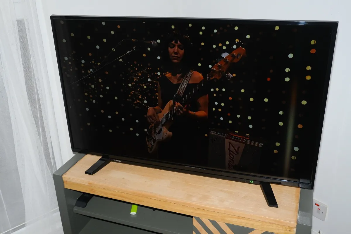 Toshiba 43” 4K Smart TV – Excellent condition - Image 2
