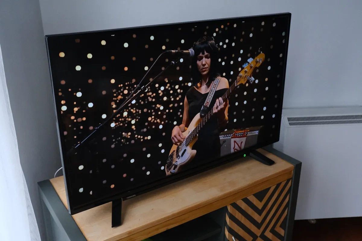 Toshiba 43” 4K Smart TV – Excellent condition - Image 1