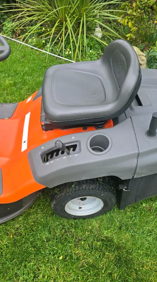 Husqvarna mulch collect tractor mower - Image 4