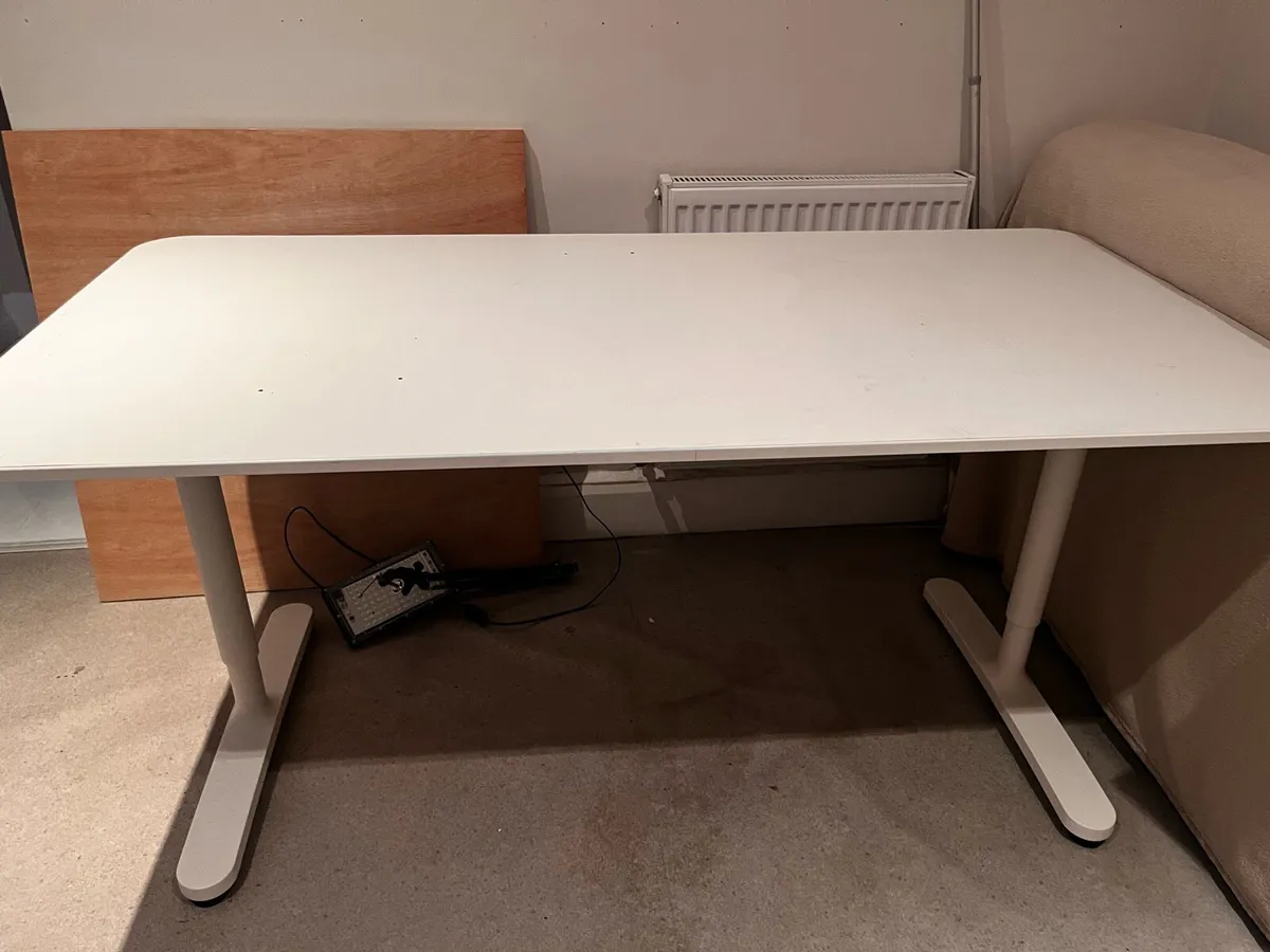 Adjustable height Desk - Image 1