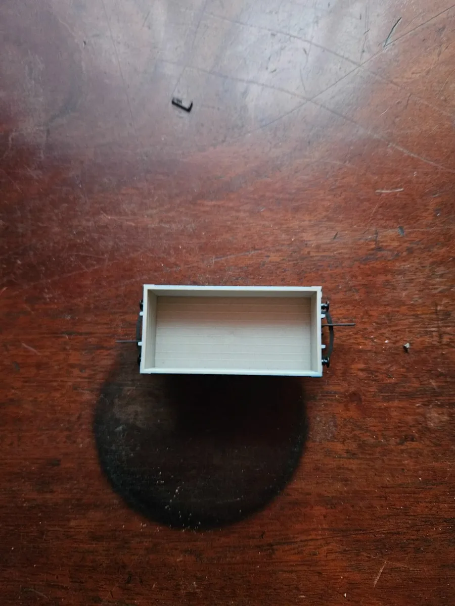 Hornby Triang Lima OO Gauge Wagon - Image 1