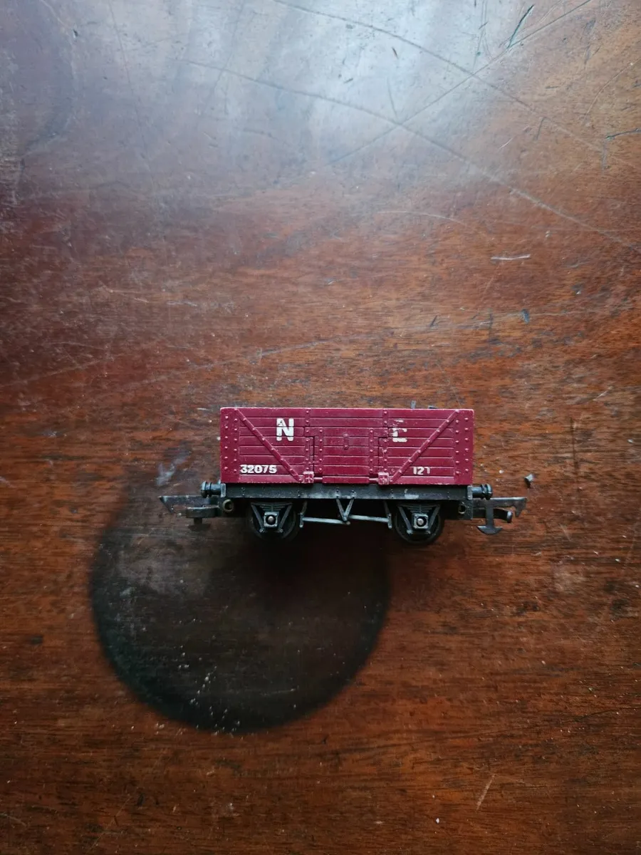 Hornby Triang Lima OO Gauge Wagon - Image 2