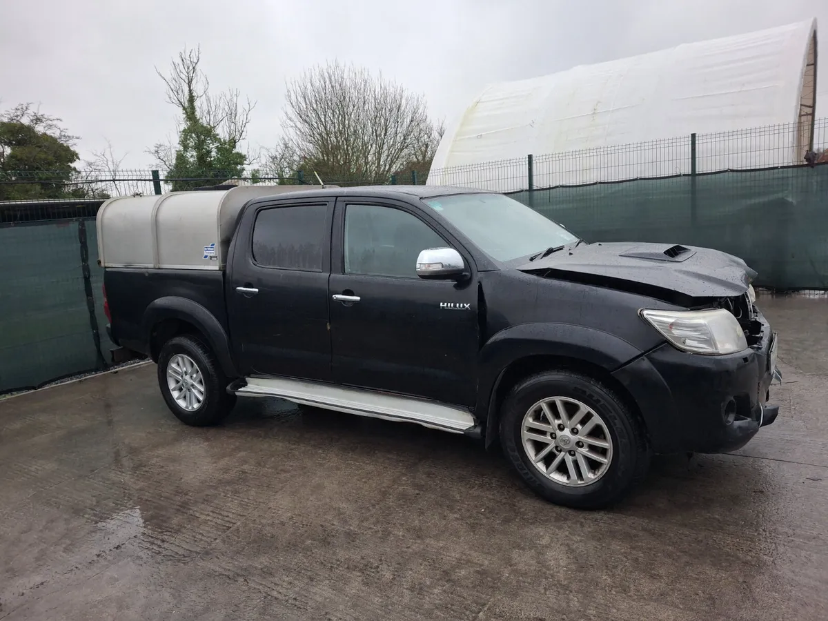 2016 Toyota Hilux  3.0 D4D - Image 2