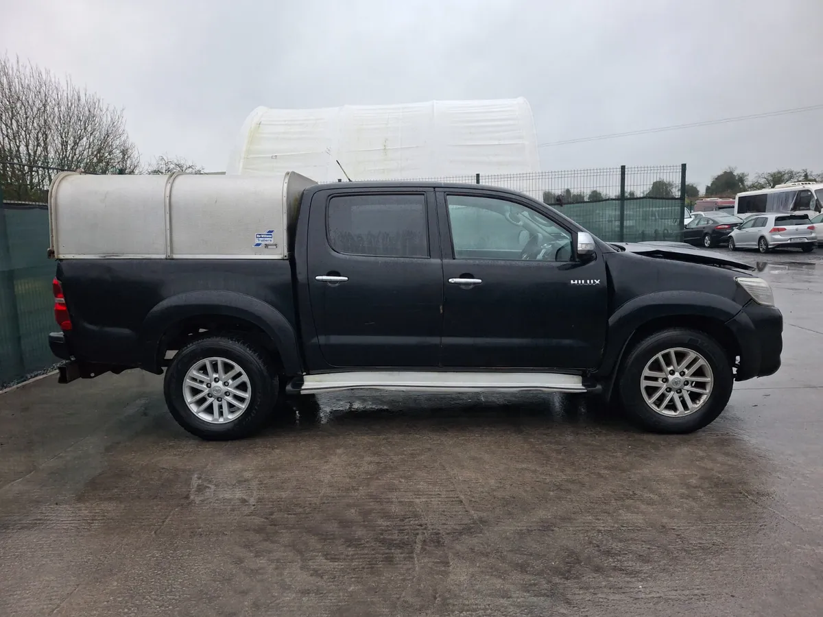 2016 Toyota Hilux  3.0 D4D - Image 3