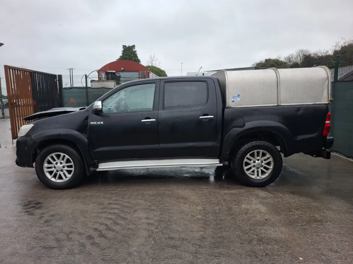2016 Toyota Hilux  3.0 D4D - Image 4
