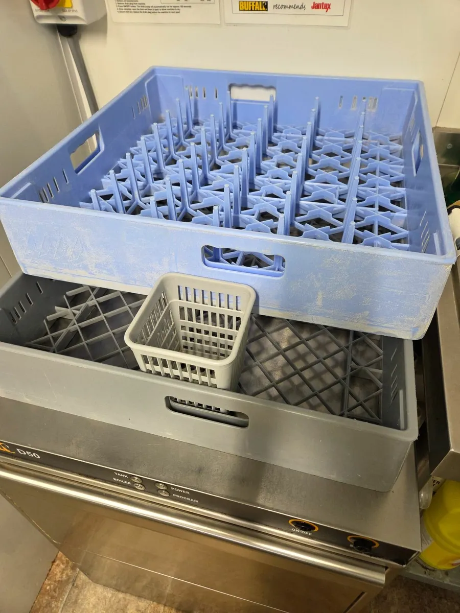 Buffalo Commercial Dishwasher - Image 3