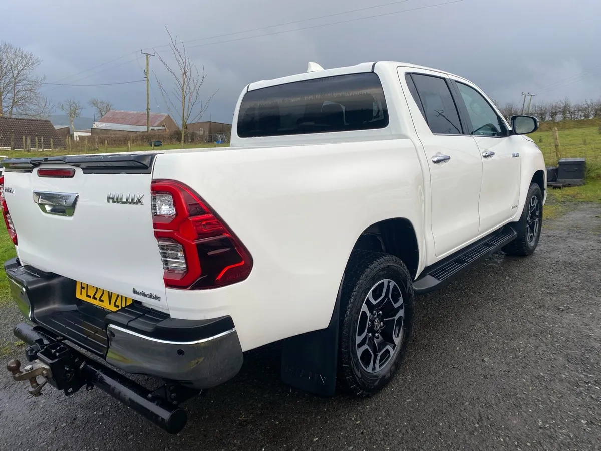 Toyota hilux invincible - Image 4