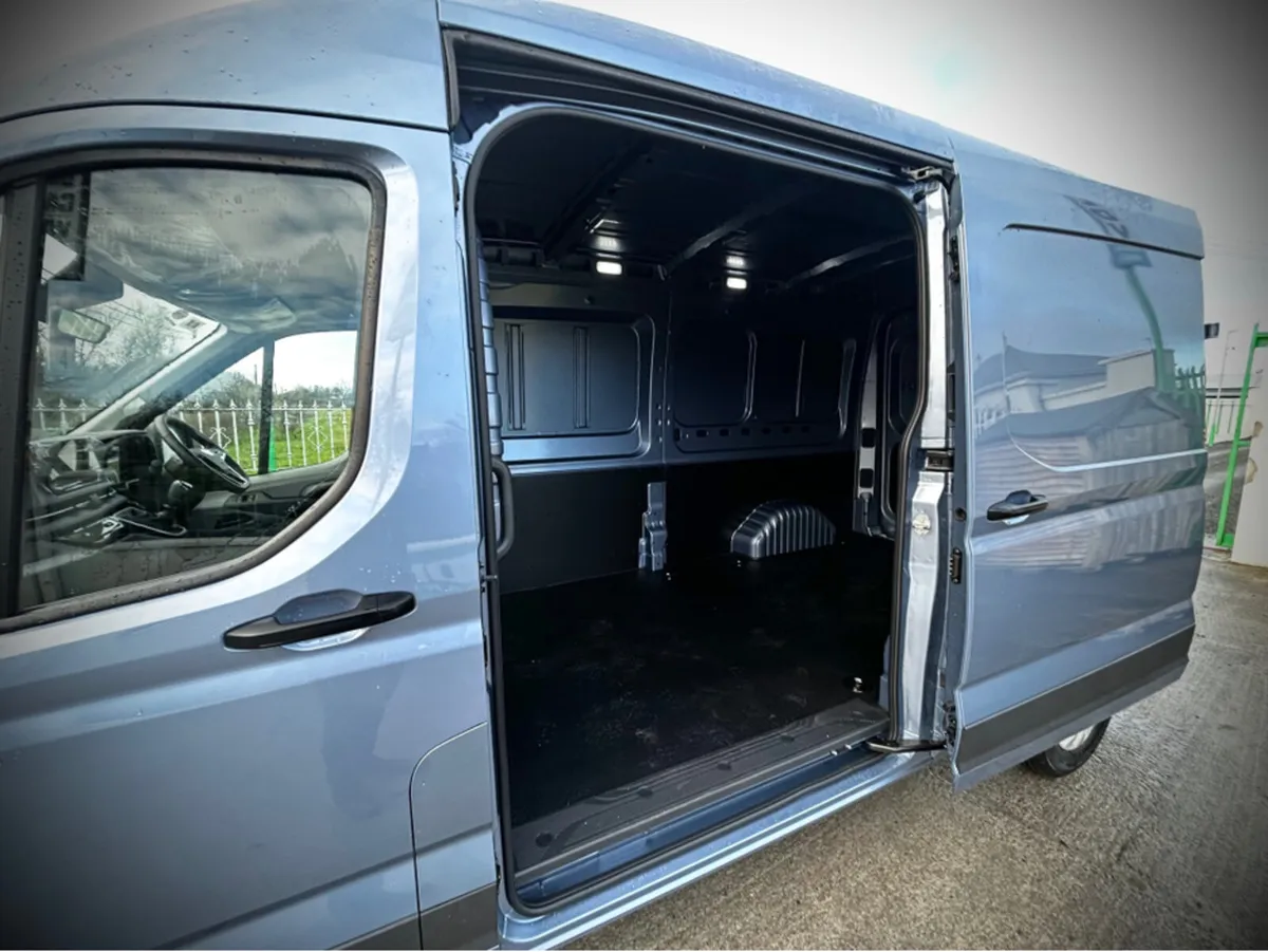 Maxus DELIVER 9 FWD LUX MODEL - Image 3