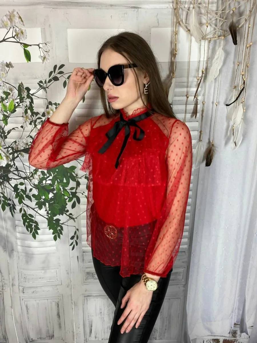 Lace blouse with a bow at the neck - Image 1