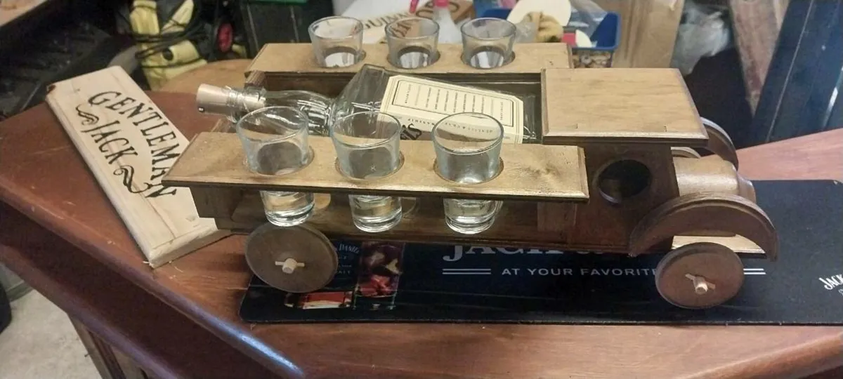 Wooden Drinks  display  lorry - Image 2