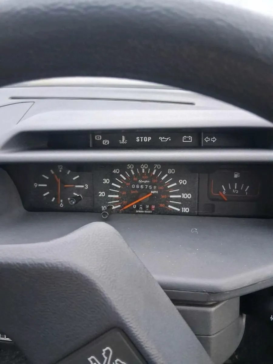 Peugeot 205 - Image 2