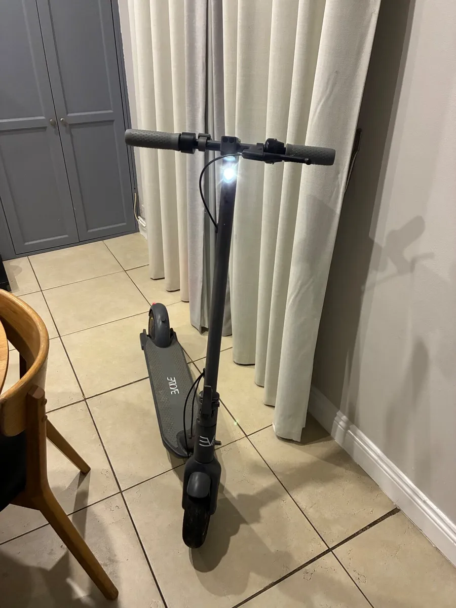 Evolve Electric Scooter & Helmet - Image 3