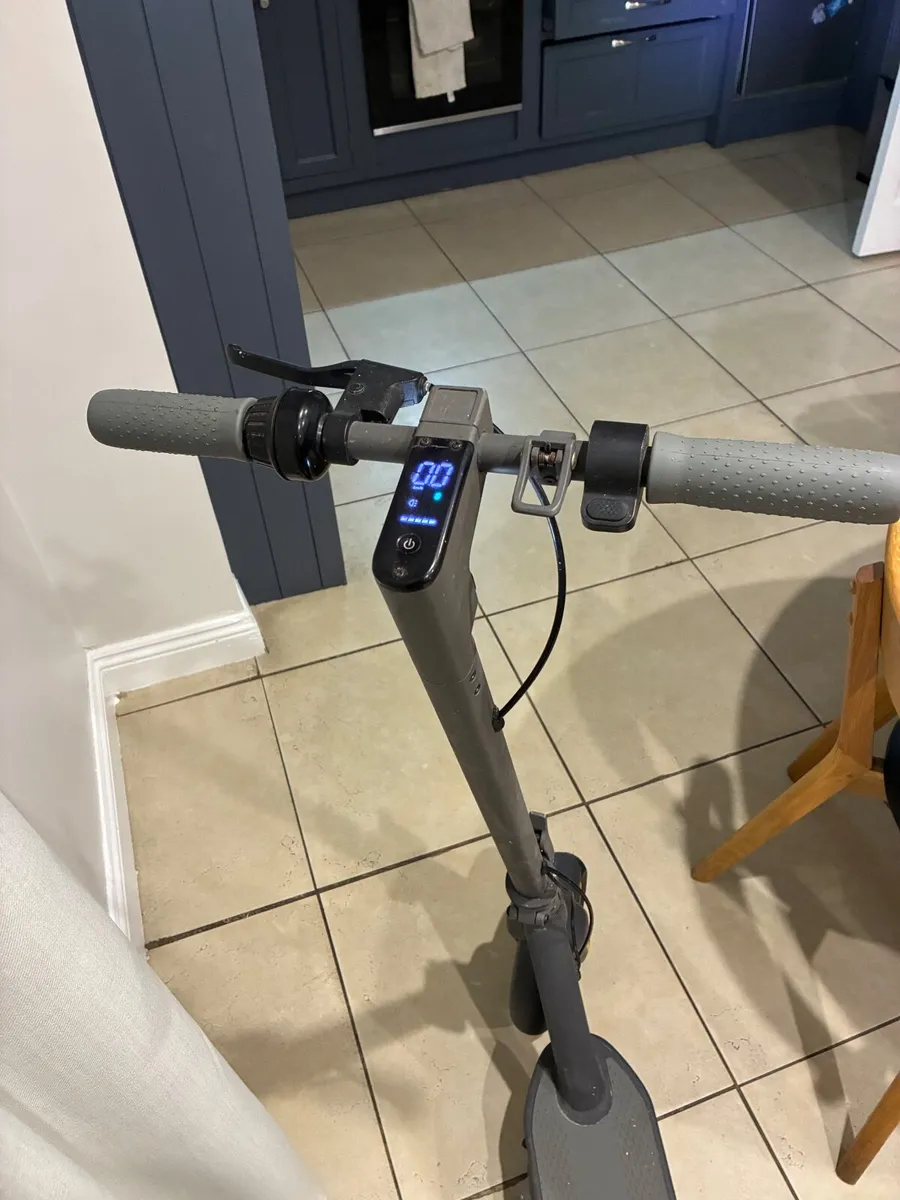 Evolve Electric Scooter & Helmet - Image 4