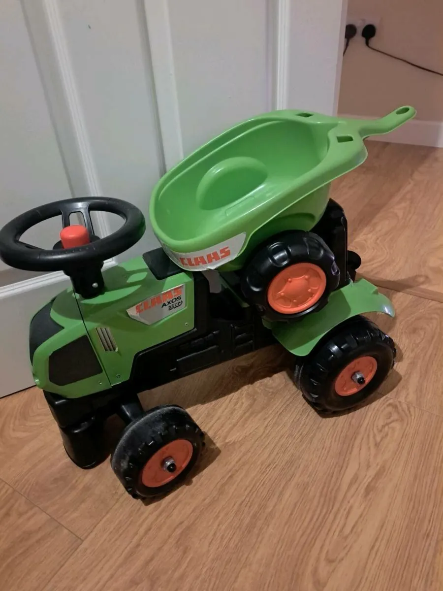 Ride on tractor and trailer