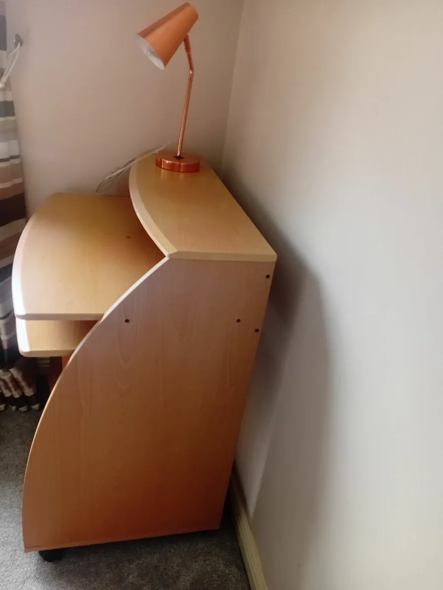 Office desk - Image 1