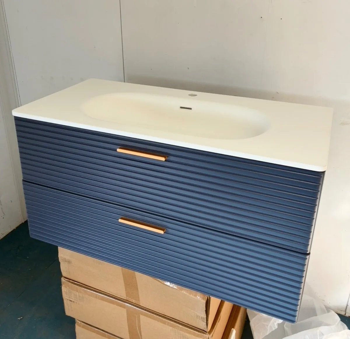 Vanity + FREE  Tap        UNBELIEVABLE PRICE - Image 1