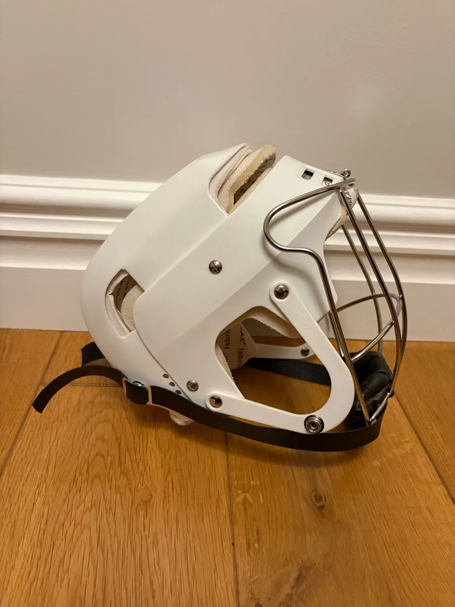 Cooper SK 100 Hurling Helmet - Image 3