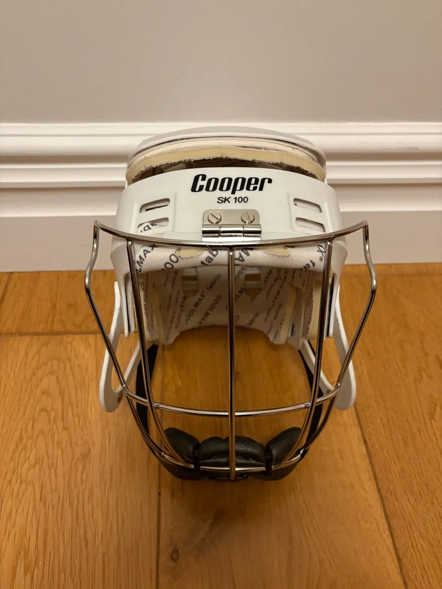 Cooper SK 100 Hurling Helmet - Image 1