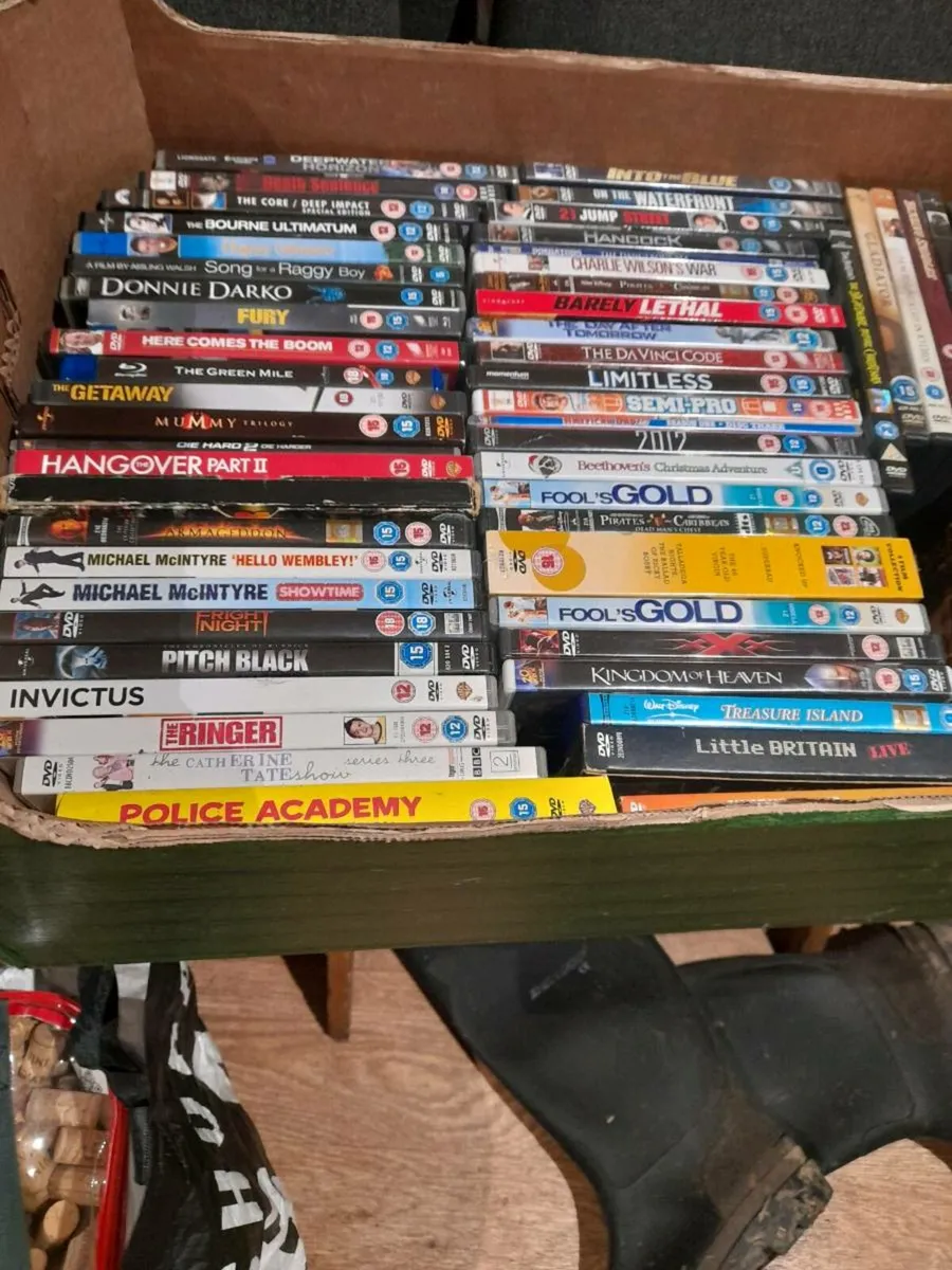 100.dvds. - Image 1
