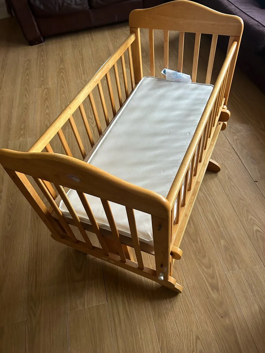 Swinging crib - Image 2