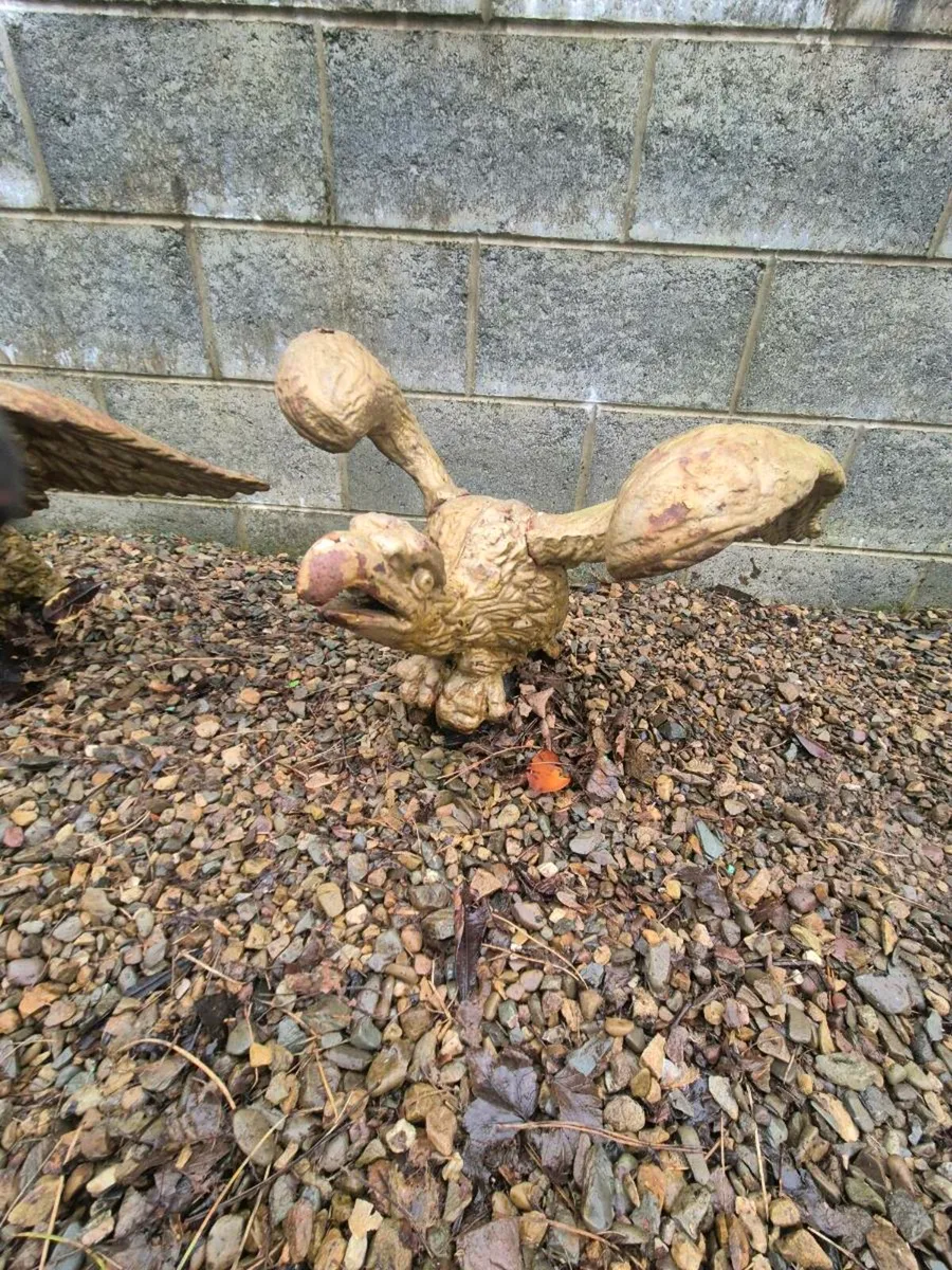 Cast iron pair of eagles - Image 1