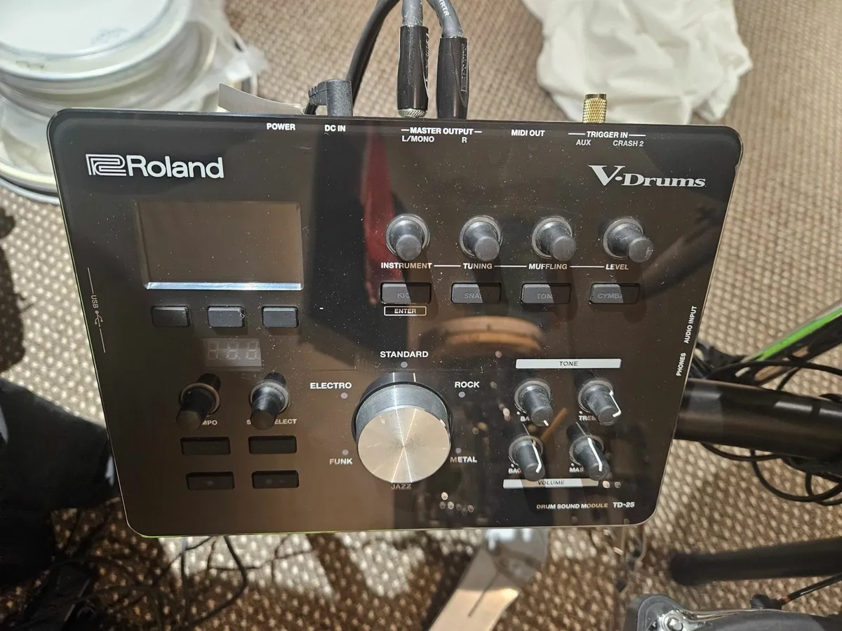 Roland TD-25 Electric Drum Kit with Speakers - Image 1