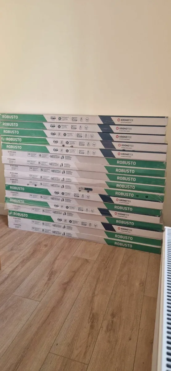 Laminate flooring - Image 1