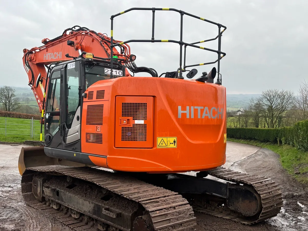 Hitachi ZX225-6 Excavator - Image 2