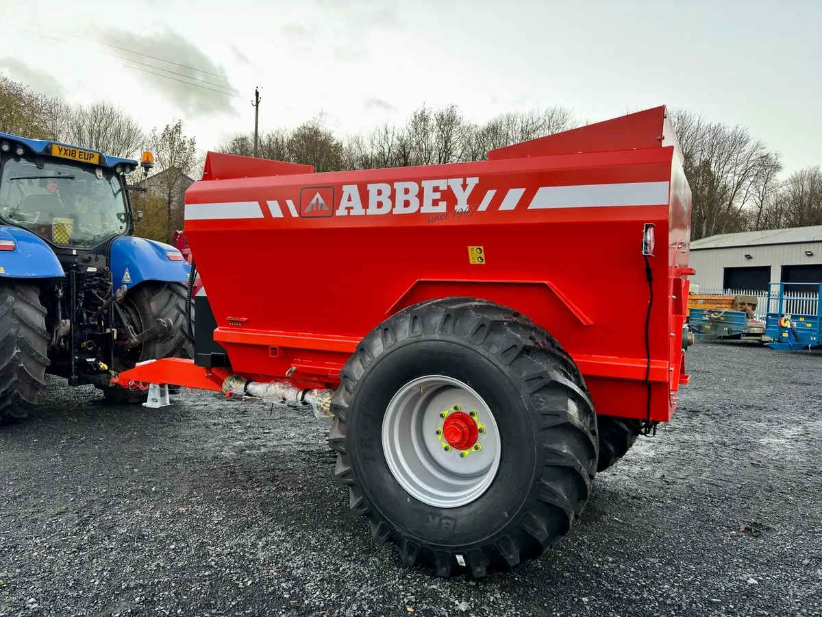 Range of muck spreaders IN STOCK - Image 2