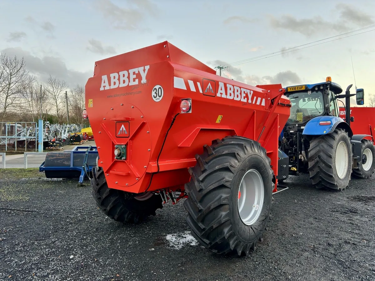 Range of muck spreaders IN STOCK - Image 3
