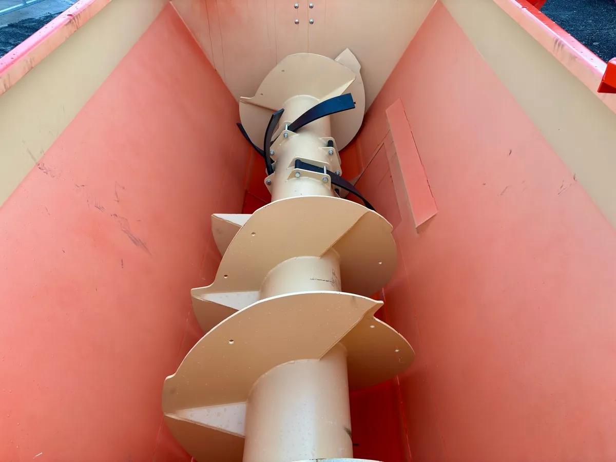 Range of muck spreaders IN STOCK - Image 4