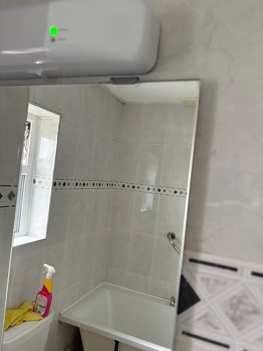 Bathroom mirror - Image 2