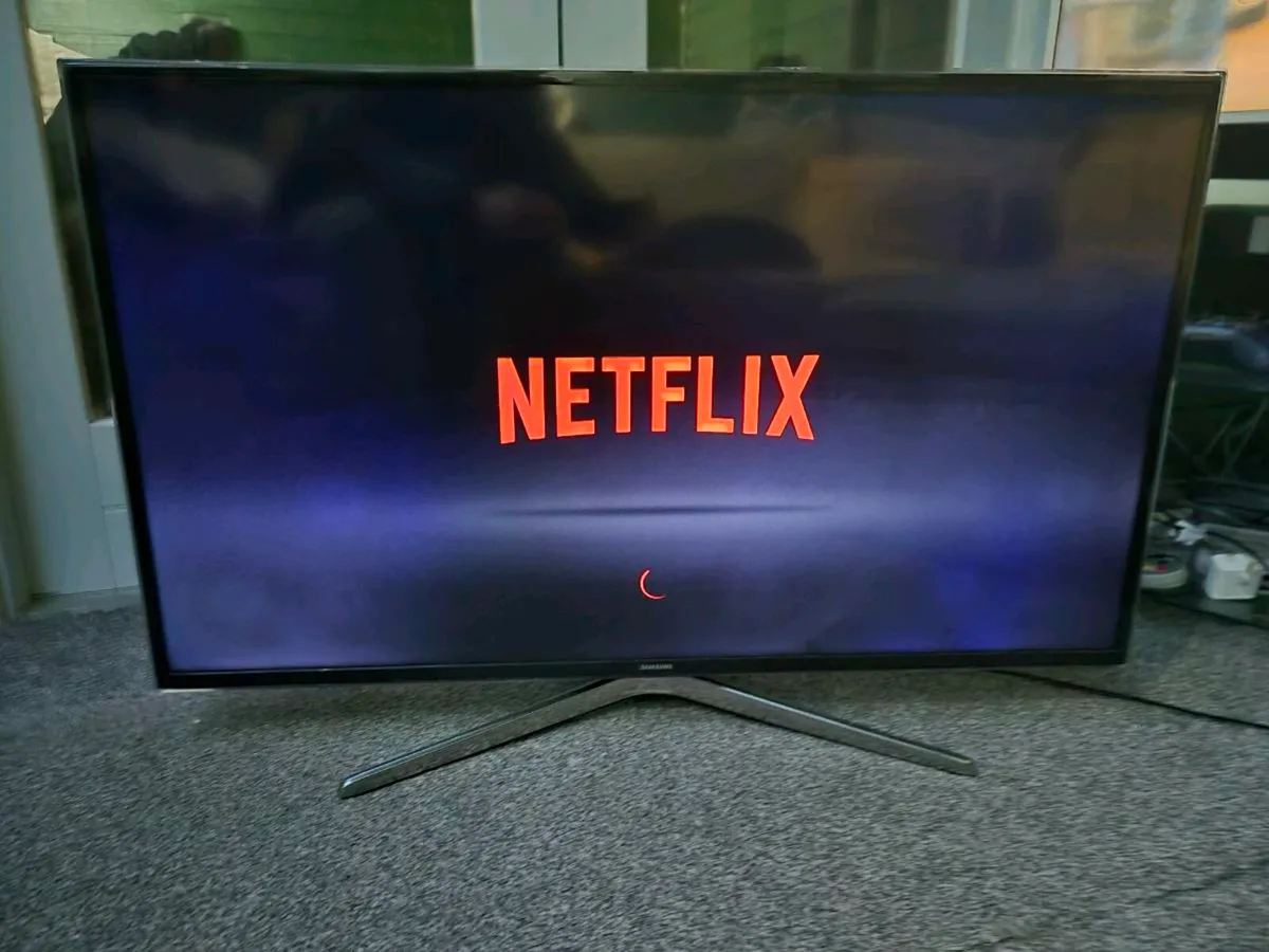 Samsung 40", Series 6, Smart Hub TV - Image 1
