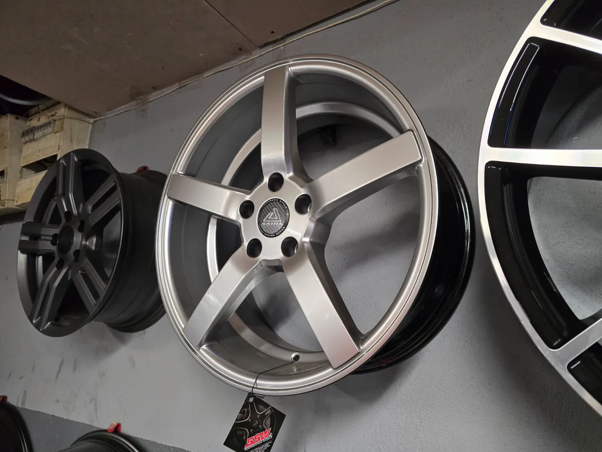 **Special** 18" AKINA Magnum