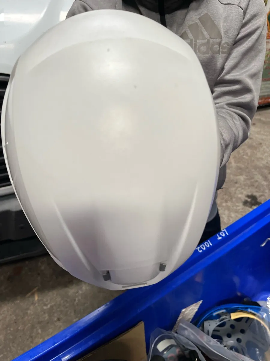 Construction hard hats and bump caps - Image 2