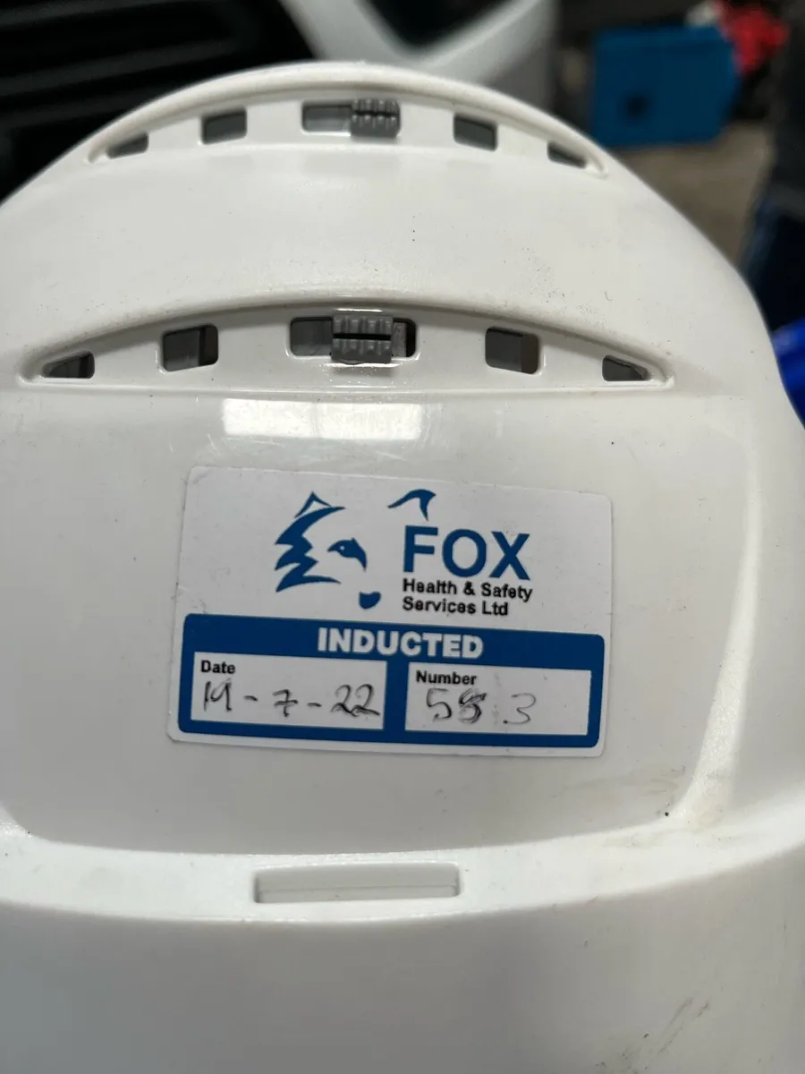 Construction hard hats and bump caps - Image 1