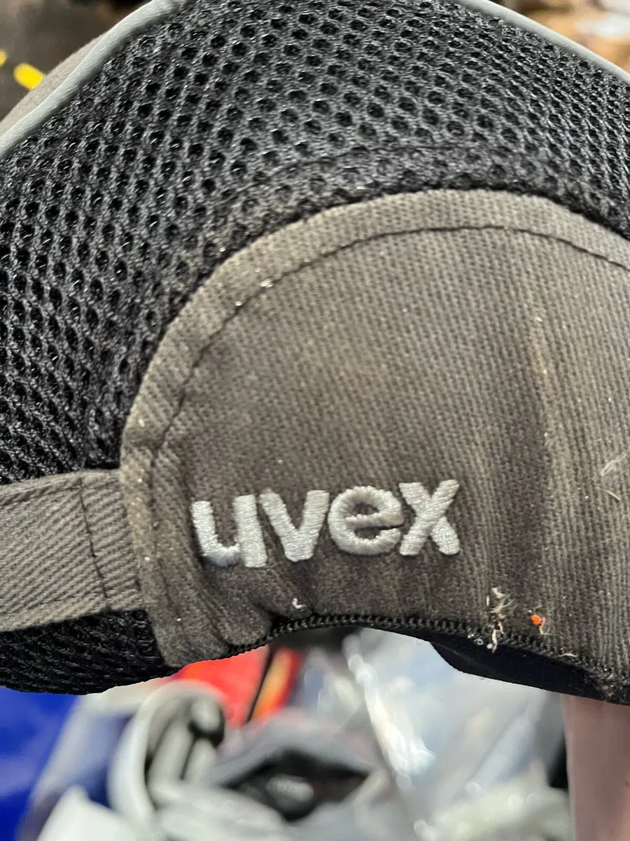 Construction hard hats and bump caps - Image 4