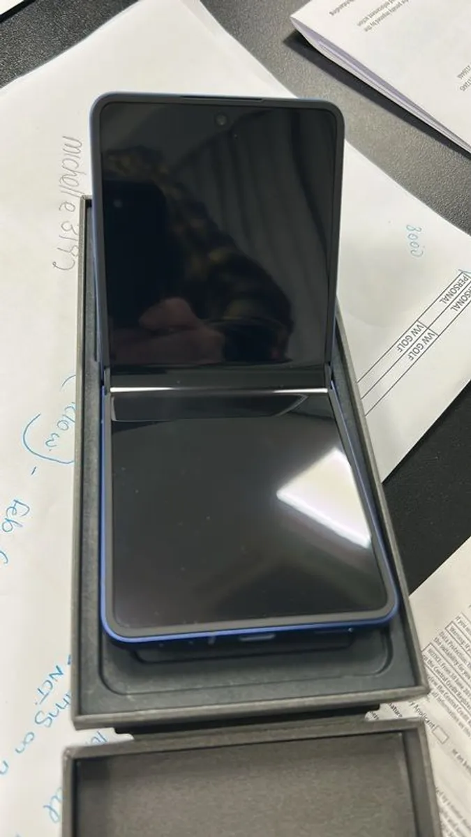 samsung z flip 7 - Image 1