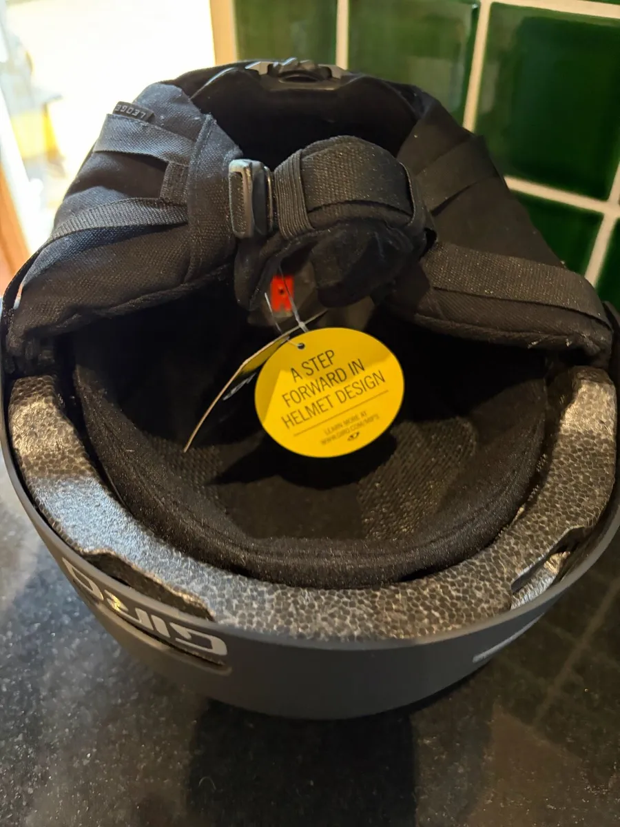 Ski helmet - Image 2